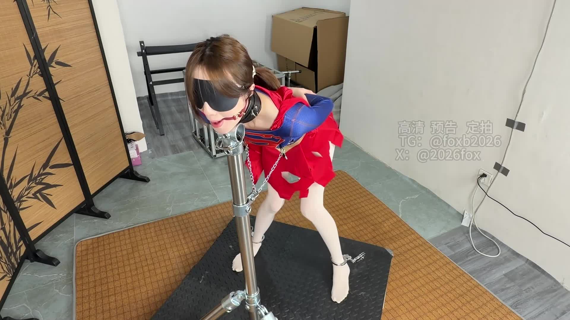 【女超人劫难（二）电击肛塞】乳夹牵引 勒颈放置-绳艺在线资源网