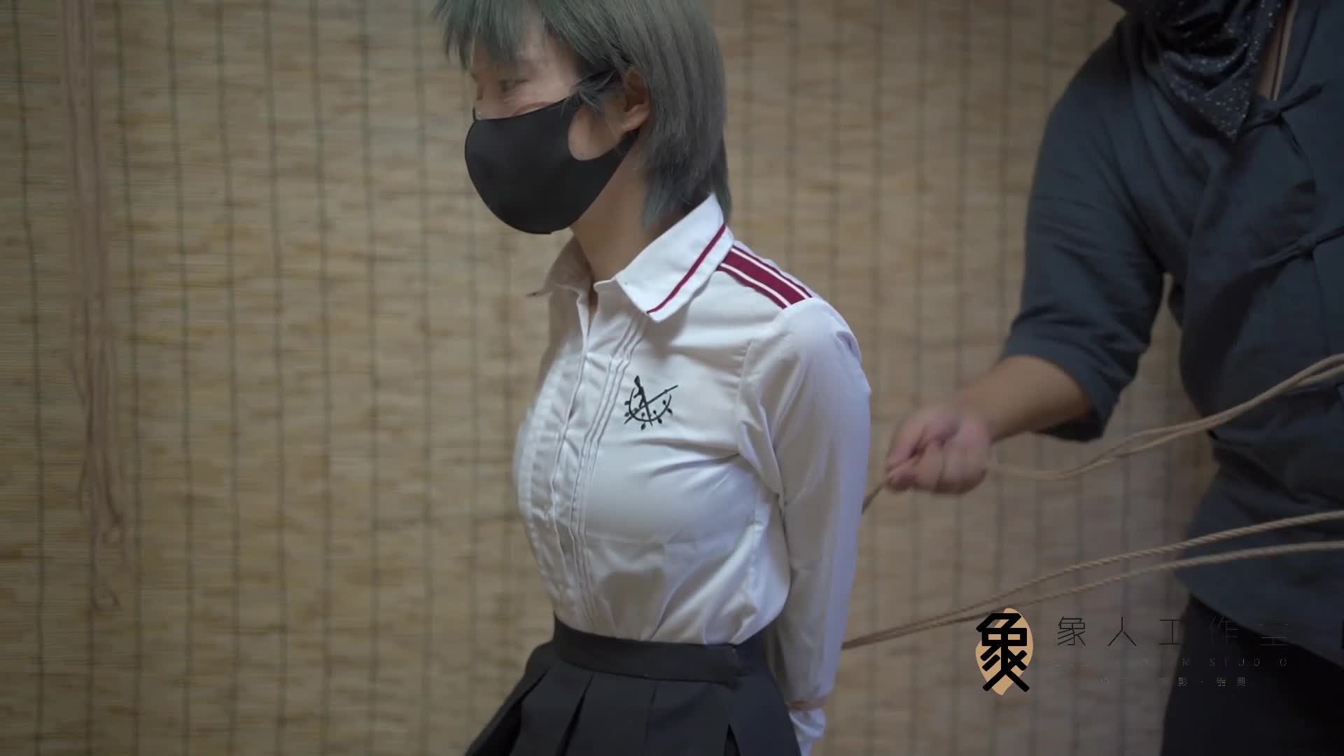 【象人原创】嗷嗷直臂折腿缚，膝盖着地放置，受力股绳折磨，紧缚勒嘴耳光-绳艺在线资源网
