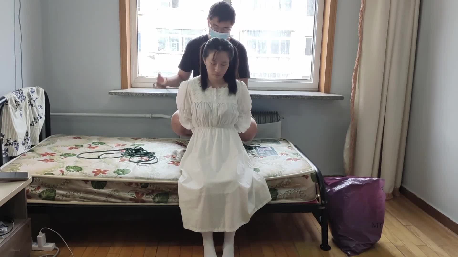 【玩奴原创】中韩混血明贞初次捆绑实录！白丝日式驷马马具口球堵嘴！-绳艺在线资源网